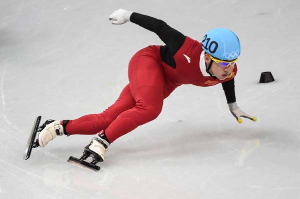 Liang Wenhao of China competes in the men's 500m short track speed skating preliminaries at Sochi 2014 Winter Olympic Games on Feb 18, 2014. 3 Chinese short trackers into men's 500m quarters