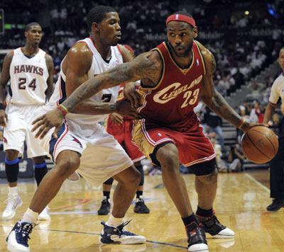 Cavaliers sweep Hawks as James scores 27 points