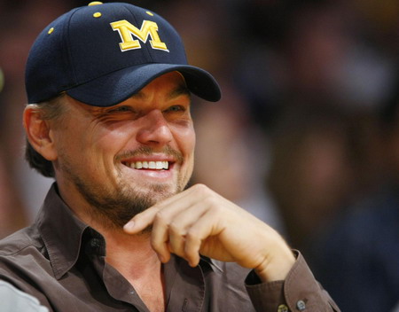 Lakers hang on for 101-96 win in Game 2