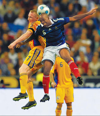 France jeered after home draw with Romania