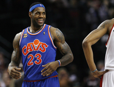 LeBron skids on 2010 All-Star slam dunk