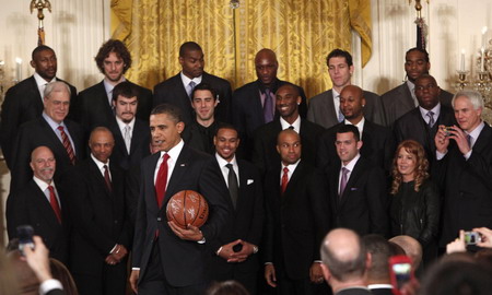 Obama meets with NBA champion Lakers