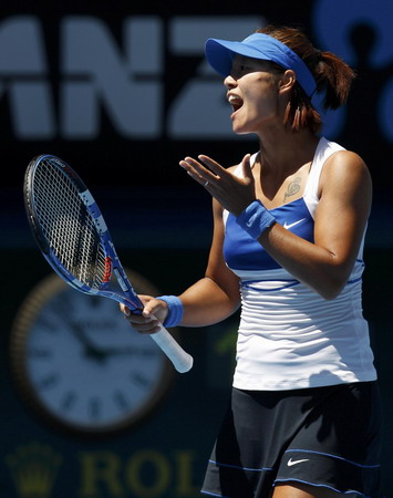 Serena beats Li to reach Oz Open final