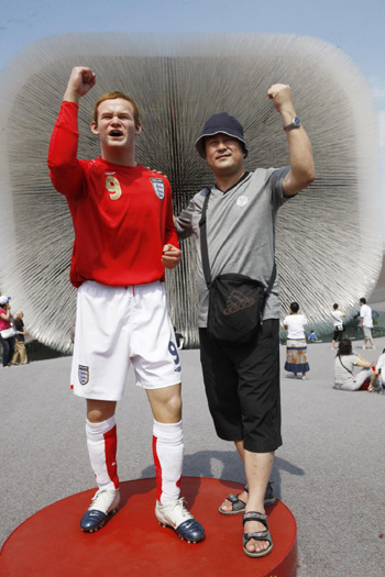 'Rooney' welcomes visitors at British Pavilion