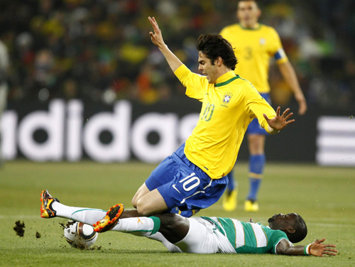 Brazil beat Cote d'Ivoire but Kaka sent off