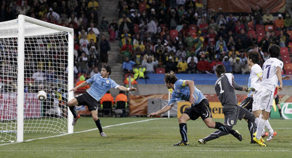 Uruguay beats South Korea 2-1 to reach quarters