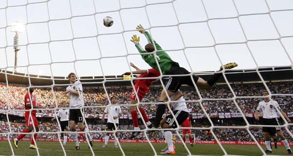 Germany thrash England to reach last eight