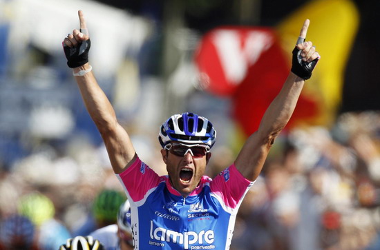 Petacchi wins 1st stage of Tour de France