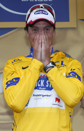 Chavanel wins Tour de France 2nd stage