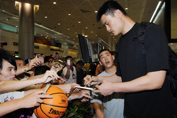Yao Ming in Taiwan for charity game
