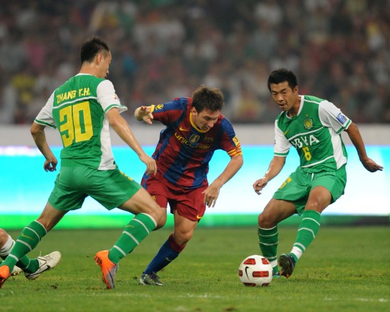 Barcelona stays flawless in China