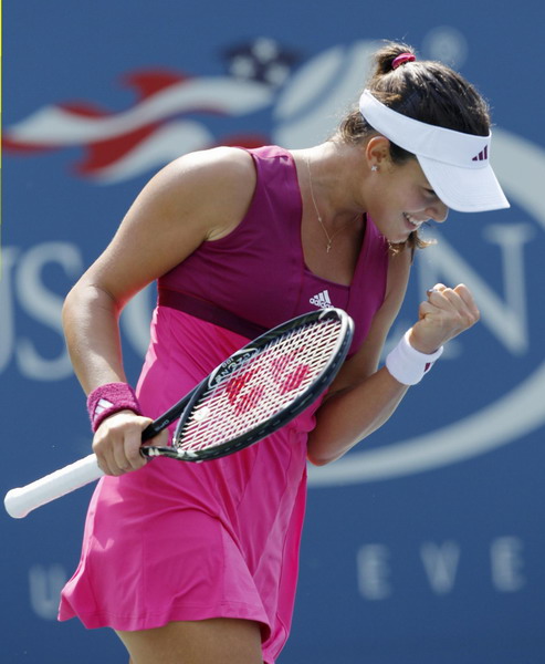 Ivanovic moves on with easy win over Zheng