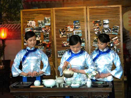 Tennis star tastes China tea at China Open