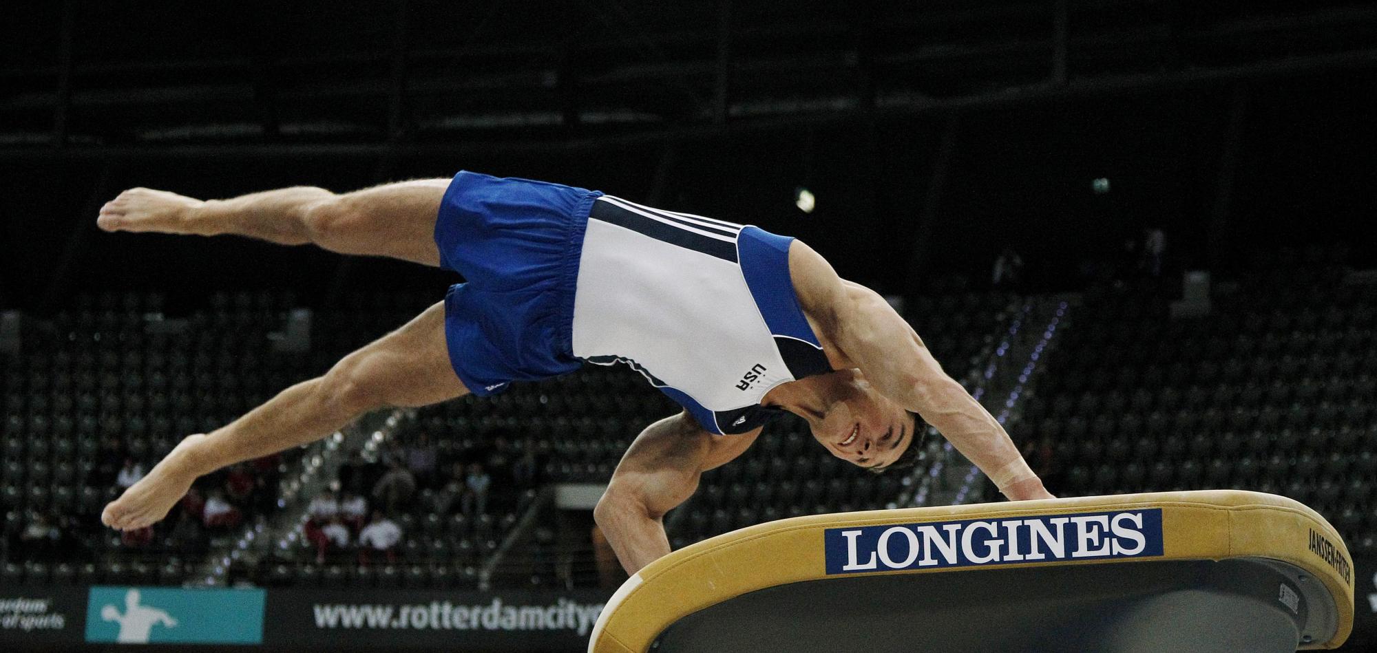 Men's power on the bars
