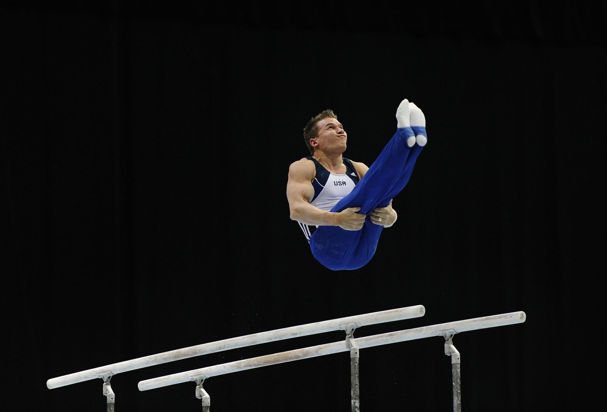 Men's power on the bars