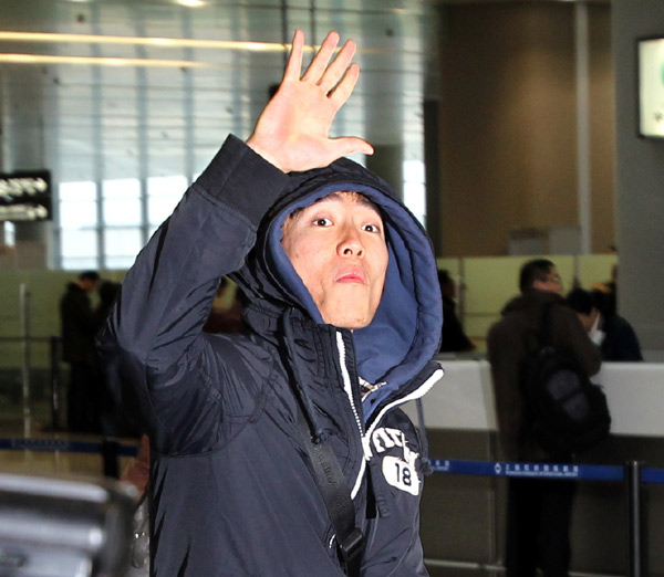 Liu Xiang leaves for Beijing for CPPCC session