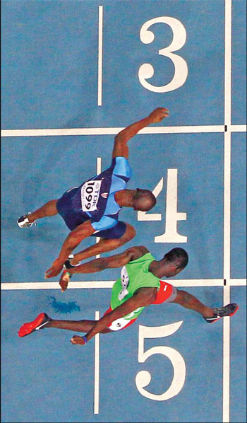 Isinbayeva falls; James rockets in men's 400m Isinbayeva falls; James rockets in men's 400m