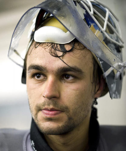 International hockey great among Russian plane crash victims Int'l hockey great among plane crash victims