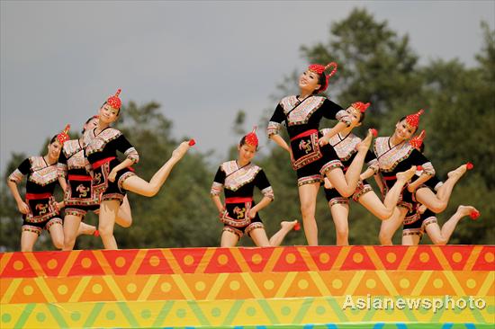 Party day at Ethnic Games highlights 'eternal' solidarity Party day at Ethnic Games highlights 'eternal' solidarity