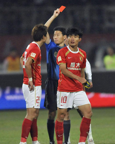 Chinese Super League club Changchun Yatai defeated visiting giant Guangzhou Evergrande 2-1 in front of a home crowd, ending the league leader's unbeaten 24 game record and costing a red card for their skipper Zheng Zhi. Guangzhou suffers first loss in 24 games