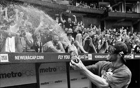 The Tampa Bay Rays and St Louis Cardinals snatched the last two places in the Major League Baseball (MLB) playoffs on Wednesday after one of the most dramatic endings to the regular season the sport has witnessed. Confetti and champagne aren't nearly enough