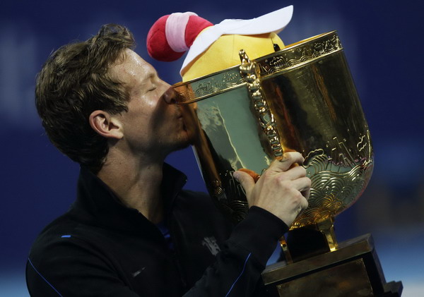 Tomas Berdych of Czech Republic kisses his trophy after winning the men's singles final match against Marin Cilic of Croatia at the China Open tennis tournament in Beijing Oct 9, 2011. Berdych claims men's singles title at China Open