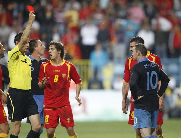Referee Wolfgang Stark (L) sends off England's Wayne Rooney (R) during their Euro 2012 Group G qualifying soccer match against Montenegro in Podgorica, Oct 7, 2011. Neville: England not good enough to win Euro 2012