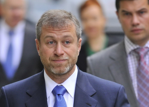 Russian billionare and owner of Chelsea Football Club Roman Abramovich arrives at a division of the High Court in London, Oct 6, 2011. Terry backs Chelsea owner over relocation