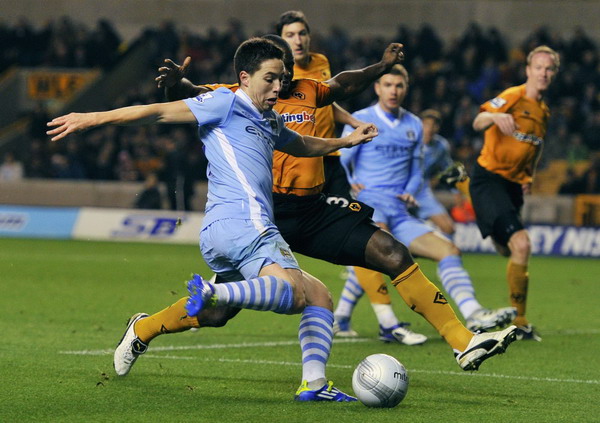 Manchester City's Samir Nasri (L) shoots on target against Wolverhampton Wanderers during their English League Cup soccer match at Molineux in Wolverhampton, central England October 26, 2011. Free-scoring Man City hit five past Wolves