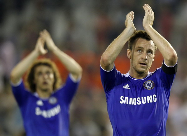 Chelsea's John Terry (R) and David Luz applaud at the end of their Champions League Group E soccer match against Valencia at the Mestalla stadium in Valencia Sept 28, 2011. Chelsea fail to persuade fans in pitch vote