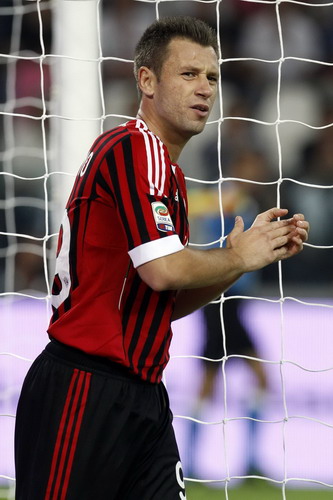 AC Milan's Antonio Cassano reacts during their Italian Serie A soccer match against Juventus at the Juventus Stadium in Turin Oct 2, 2011. Milan's Cassano in hospital with mystery illness