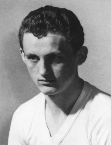 Florian Albert, the only Hungarian to win the European Footballer of the Year award, died on Monday aged 70, the Hungarian Football Association said in a statement. Hungary's only Golden Ball award winner dies at 70