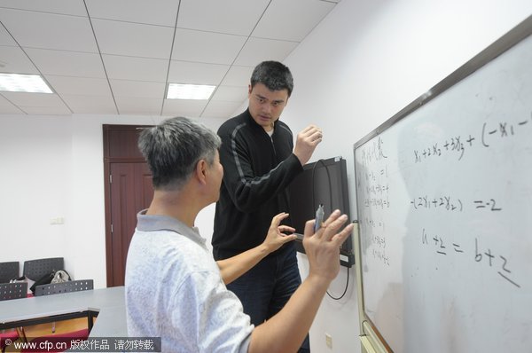 Chinese basketball superstar Yao Ming enrolled at an elite university in Shanghai as a management-school freshman on Monday, four months after his retirement from the game. Yao Ming becomes management-school freshman