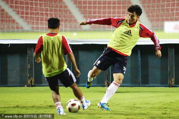 Zheng Zhi (right) takes part in a training session of the China's national team in Doha Nov 10, 2011. Bracing for crucial World Cup qualifier