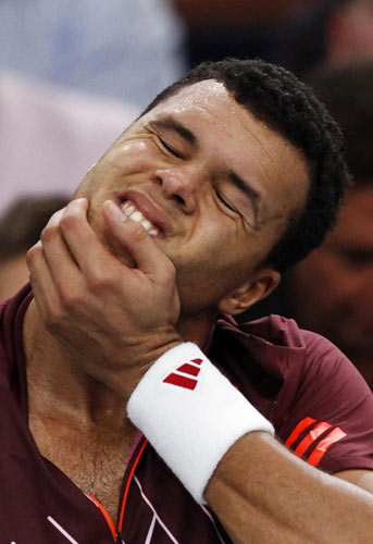 A resurgent Roger Federer swept past local favourite Jo-Wilfried Tsonga 6-1 7-6 to clinch his maiden Paris Masters title on Sunday and send a deafening warning to his rivals ahead of the ATP World Tour finals. Resurgent Federer wins maiden Paris Masters title