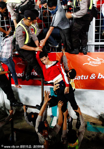 Two fans died in a stampede at the Southeast Asian Games football final in Jakarta, a report said on Tuesday. Two Indonesian fans die from SEA Games soccer final