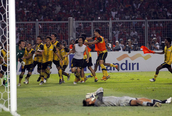 Two fans died in a stampede at the Southeast Asian Games football final in Jakarta, a report said on Tuesday. Two Indonesian fans die from SEA Games soccer final