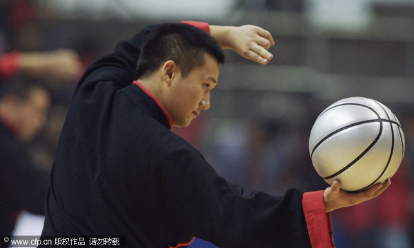 Beijing Ducks extended its miraculous winning streaks after easing past Shanxi Zhongyu 121-97 on Sunday in the seventh round of 2011-2012 CBA regular season. Beijing Ducks makes 7th straight win