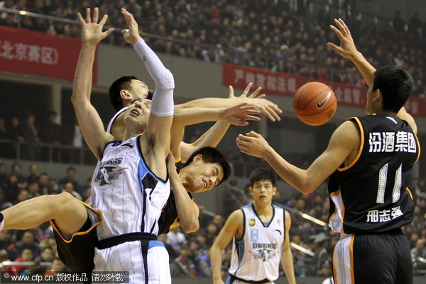 Beijing Ducks extended its miraculous winning streaks after easing past Shanxi Zhongyu 121-97 on Sunday in the seventh round of 2011-2012 CBA regular season. Beijing Ducks makes 7th straight win
