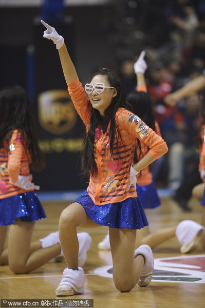 Beijing Ducks extended its miraculous winning streaks after easing past Shanxi Zhongyu 121-97 on Sunday in the seventh round of 2011-2012 CBA regular season. Beijing Ducks makes 7th straight win