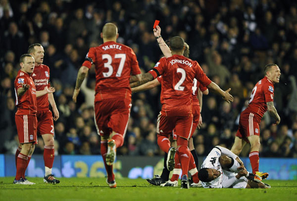 Clint Dempsey pounced for an 85th-minute winner as Fulham beat Liverpool 1-0 in a dramatic Premier League match at Craven Cottage on Monday after a rare mistake from keeper Pepe Reina. Late Dempsey goal gives Fulham win over 10-man Liverpool