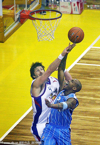 Beijing Ducks defeated Jiangsu Dragons 109-98 on road to extend the winning streak to 10 at the Chinese Basketball Association (CBA) league on Sunday. Beijing Ducks clinches 10th straight victory