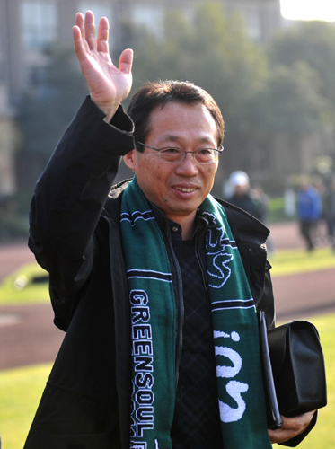 New Hangzhou Greentown manager Takeshi Okada, famed for his confident predictions, left his players at the Chinese side laughing at him when he boldly told them he was targeting victory over Barcelona at the Club World Cup next year. New Hangzhou coach Okada aims to beat Barca