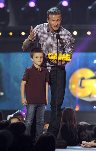 Beckham takes How I Roll award with son
