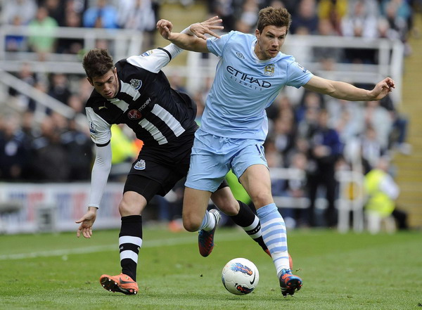 Man City close in on title