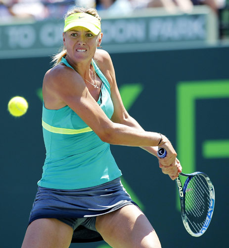 Russia's Maria Sharapova returns a shot to Serena Williams of the US in their women's singles final match at the Sony Open tennis tournament in Key Biscayne, Florida March 30, 2013. Serena beats Sharapova in Sony Open final