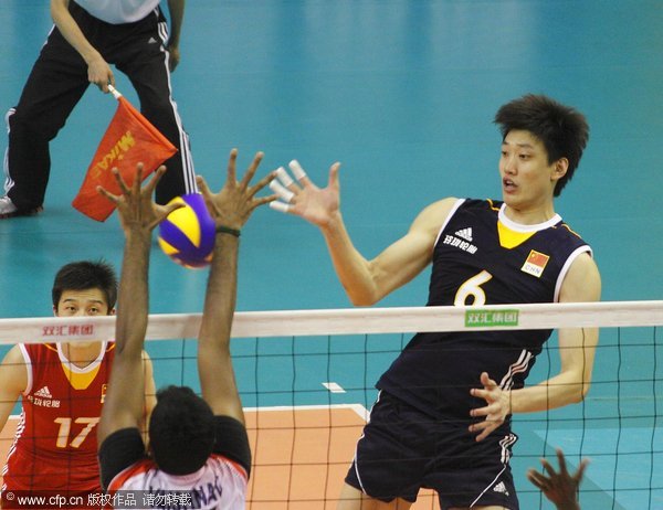 Liang Chunlong (6) of China spikes against Indian players during the 2013 China International Men's Volleyball Tournament in Luohe city, Henan province, May 23, 2013. Hosts win China International Men's Volleyball Tournament
