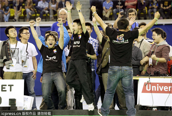 Chinese robot-football team won the final match of RoboCup Robots fulfill China's soccer dream