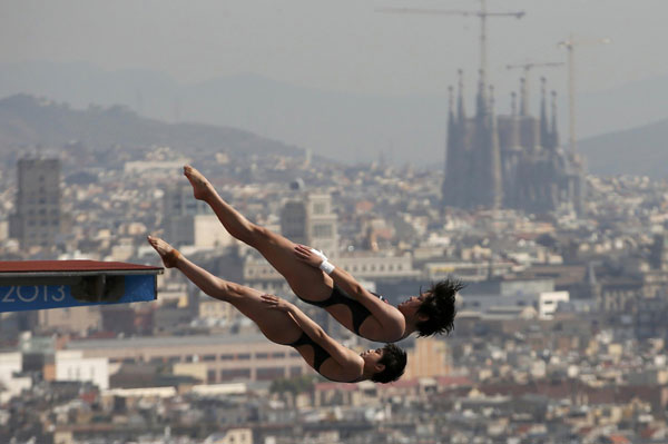 China's Liu Huixia and Chen Ruolin perform a dive at the women's synchronised 10m platform preliminary during the World Swimming Championships at the Montjuic municipal pool in Barcelona, July 22, 2013. China wins one more gold at World Championships