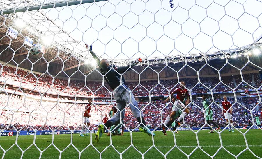 Ronaldo scores twice to help Portugal reach round of 16